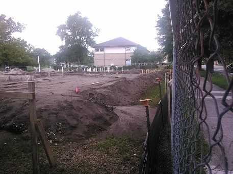 Construction has started on a new office building and social hall for the Temple of Israel at 10th and Market streets. The temple had previously rented office space in the building next door. Photo by Jonathan Spiers.