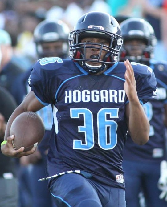 Keevin Thompson carried the ball 13 times for 200 yards on Monday night. Photos by John Crouch 