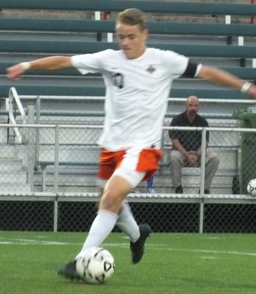 Ian Bennett helped guide the Wildcats to a 4-2 result. 