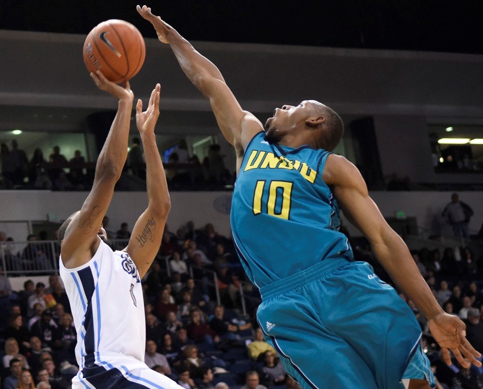 Freddie Jackson picks up a block in Saturday's regular season opener. Photo courtesy- UNCW athletics 