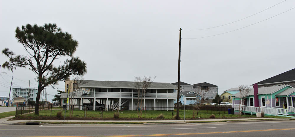 Carolina Beach will be getting a Huddle House on this property, 201 S. Lake Park Blvd. Photo by Hannah Leyva.