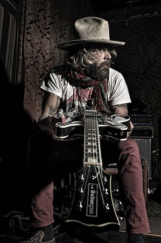 Donavon Frankenreiter returns to Wilmington to round out the concert season.