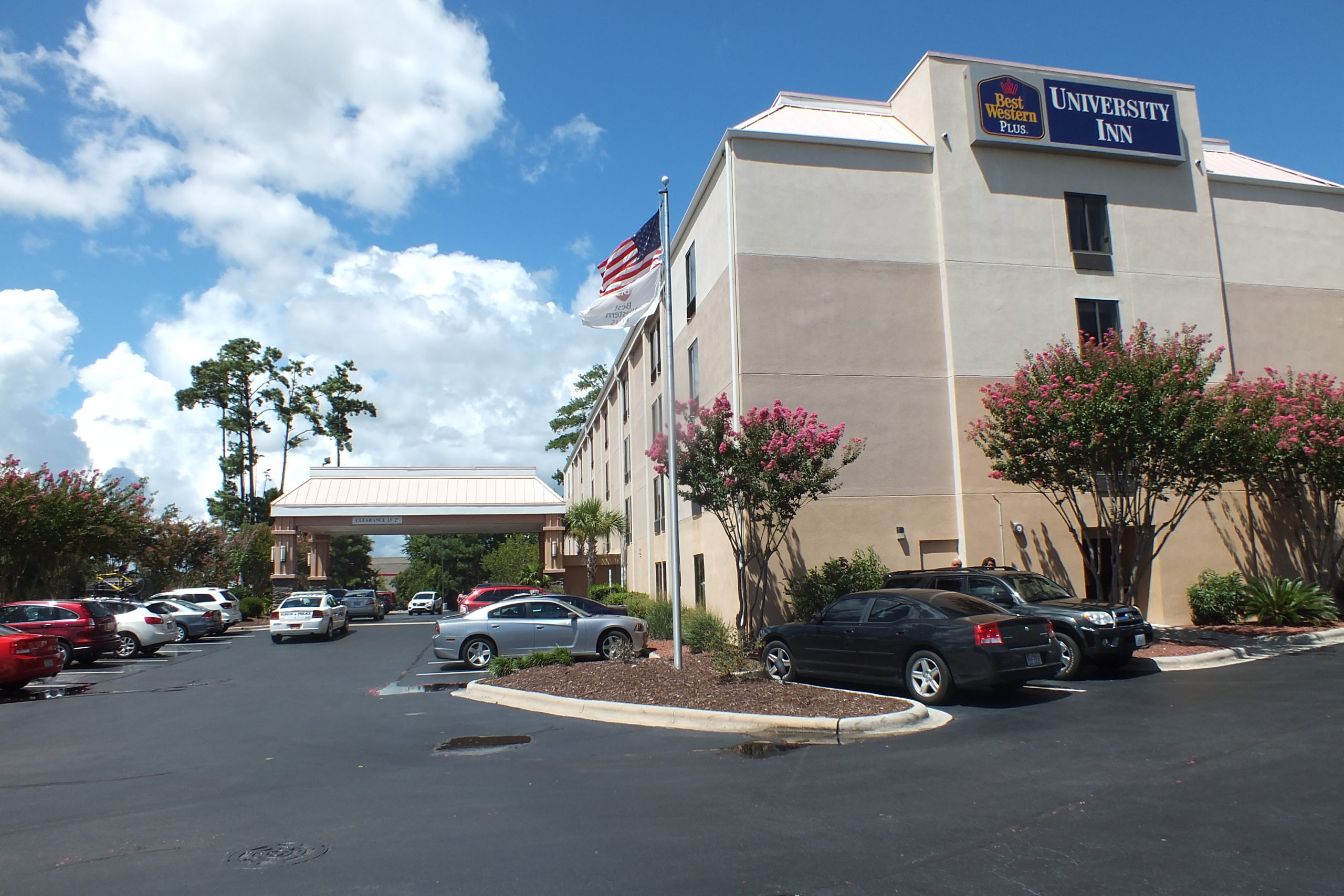 Wilmington police on scene at the Best Western on Market Street investigating the suspicious death of a young woman. Photo by Christina Haley.