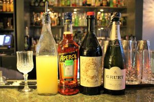 Here are the ingredients needed to make the Aperol Spritz.