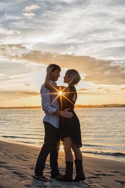 Jennifer Swinny and Kyle Smith are to be married in the spring 2018.