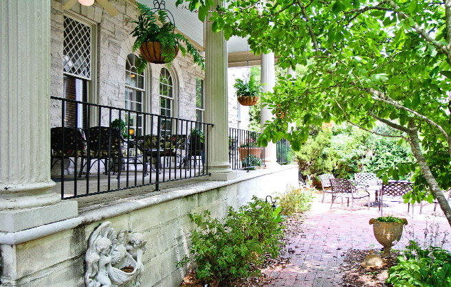 Photo courtesy GrayStoneInn.com