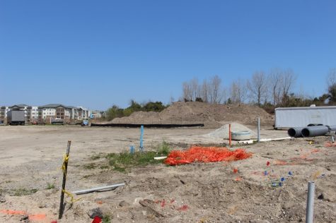 At the western end of Harnett Street in Wilmington, the future site of a proposed office complex and parking garage. In the distance, the Sawmill Point apartment complex. (Photo by Benjamin Schachtman)