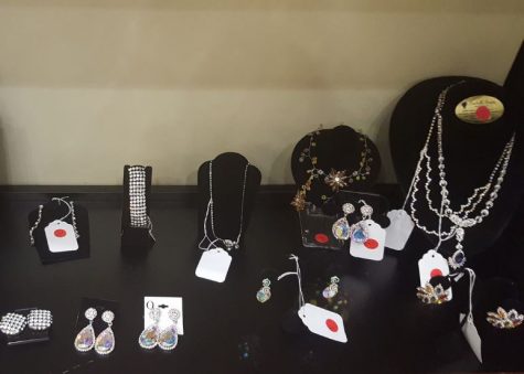 Accessories, along with footwear and jewelery, will also be auctioned. (NHC Sheriff's Office)