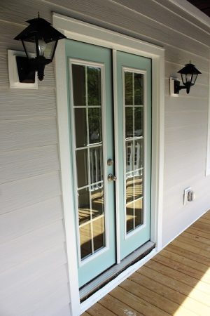 On the street side of the home, the house looks strikingly similar to others in the surrounding area. Painted white with light blue accents, the "Charleston style" house fits right in to historic community. (Port City Daily photo/CORY MANNION)
