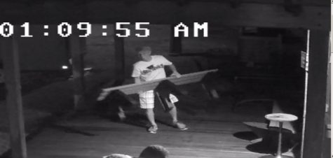 One of two suspects believed to have stolen hundreds of dollars of merchandise from the Ivy Cottage in Wilmington on Sept. 7. (Port City Daily photo / WILMINGTON POLICE DEPARTMENT)