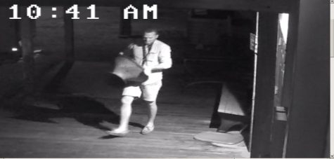 One of two suspects believed to have stolen hundreds of dollars of merchandise from the Ivy Cottage in Wilmington on Sept. 7. (Port City Daily photo / WILMINGTON POLICE DEPARTMENT)