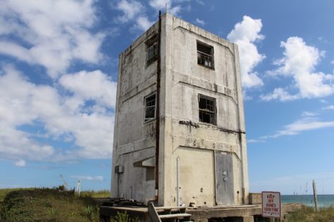 Though in poor repair, this observation tower is a clear reminder of Topsail's role at the beginning of space flight --- and the Cold War. (Port City Daily photo / BENJAMIN SCHACHTMAN)