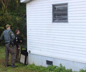 Officers secured the perimeter of a building while executing arrest warrants (Port City Daily photo/MICHAEL PRAATS)