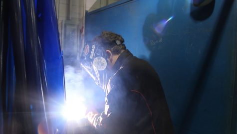 Former Marine and CFCC student Joe Gerak demonstrates a weld. (Port City Daily photo | BENJAMIN SCHACHTMAN)
