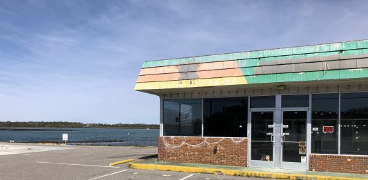 The building located at 100 West Salisbury Street in Wrightsville Beach has been vacant for several years (Port City Daily photo/MICHAEL PRAATS)