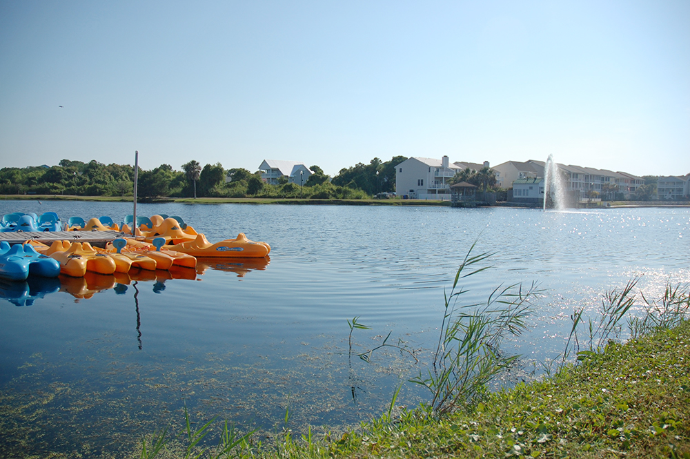 Lake dredging in Carolina Beach is set to continue after Town Council voted to restart the project. (Port City Daily photo/Johanna Ferebee)