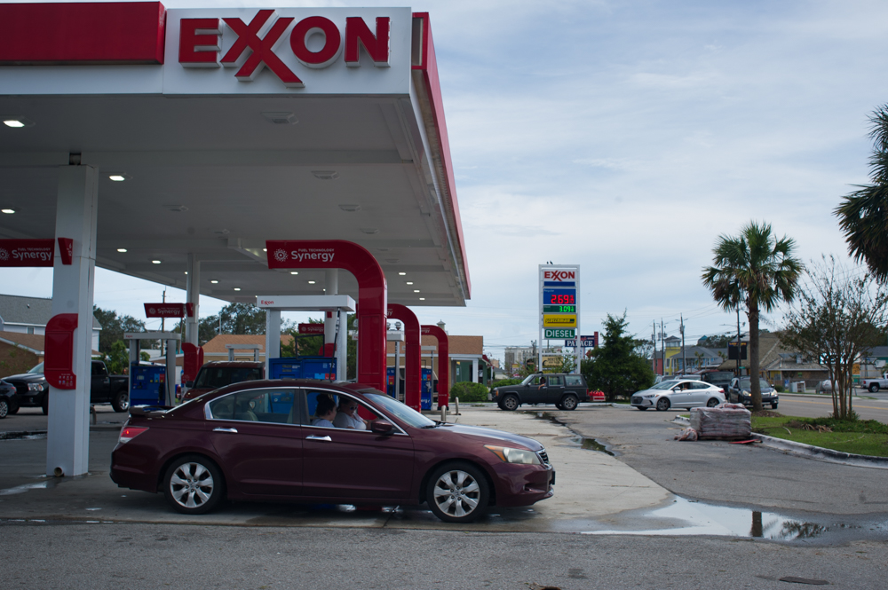 A line of cars twists around the Scotchman-Exxon gas station on Lake Park Boulevard, Monday, September 17, 2018. (Port City Daily photo | Mark Darrough)