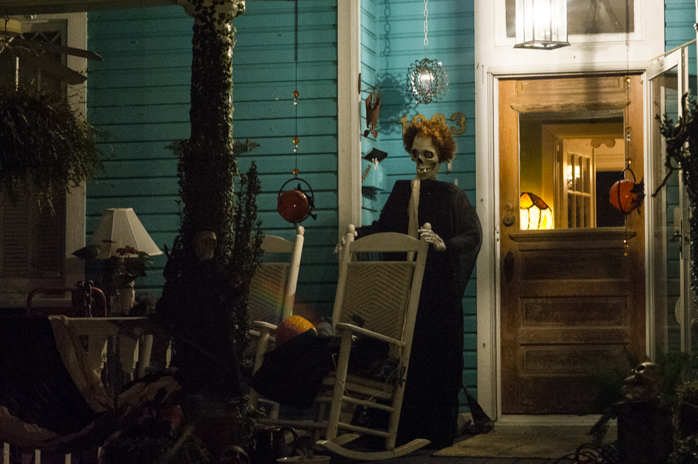 The fall colors of Halloween gave way to spooky, narrow streets as a near-full moon rose above Carolina Place Tuesday night. (Port City Daily photo / Mark Darrough)