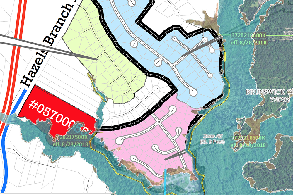 Over half of the 44 homes in Stoney Creek that flooded during Hurricane Florence, shown in Pink, are located outside the federal floodplain. Now, 34 of those residents are asking for a federal and state buyout to ensure the land is never built on again. (Port City Daily graphic/Johanna Ferebee, Source: Federal Emergency Management Agency, Town of Leland)