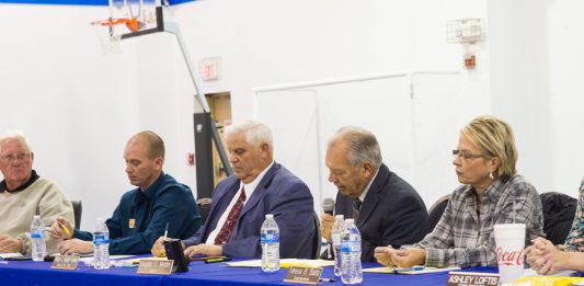 Surf City mayor Doug Medlin sets forth a motion for the town to draw up two ordinances, one to allow food trucks with regulations, the other to prohibit food trucks, to be proposed at the next town council meeting on Dec. 4. (Port City Daily photo/Mark Darrough)