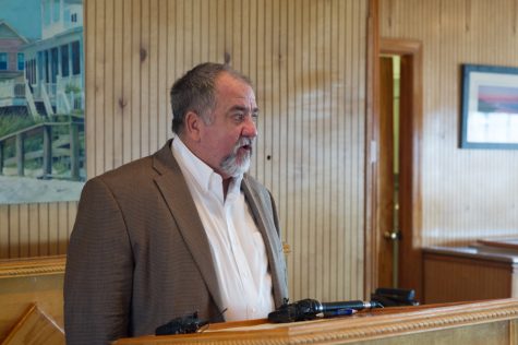TI Coastal President Chris Gibson discusses progress on Topsail Island's beach renourishment work at the town's Welcome Center earlier in the month. (Port City Daily photo/Mark Darrough)