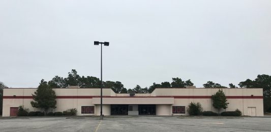 The former Carmike Cinema on Oleander Drive has been dilapidated for years; a new proposal would redevelop it into a mixed-use project. (Port City Daily photo / Benjamin Schachtman)