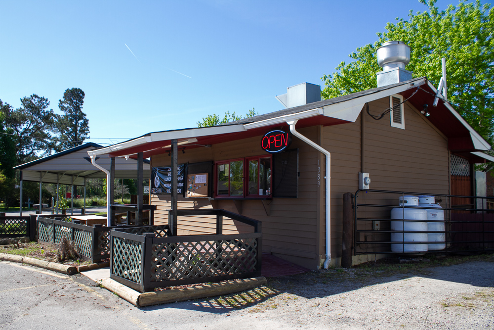 M&K's Kitchen replaces Five Girls Grill in Leland on the corner of Lanvale and Old Fayetteville Roads. (Port City Daily photo/Johanna Ferebee)