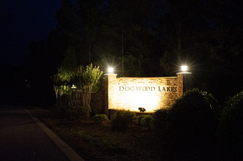 The entrance to the nearby Dogwood Lakes Community from U.S. 17, which would serve as a cut-through to the Surf City Crossing apartments. (Port City Daily photo/Mark Darrough)