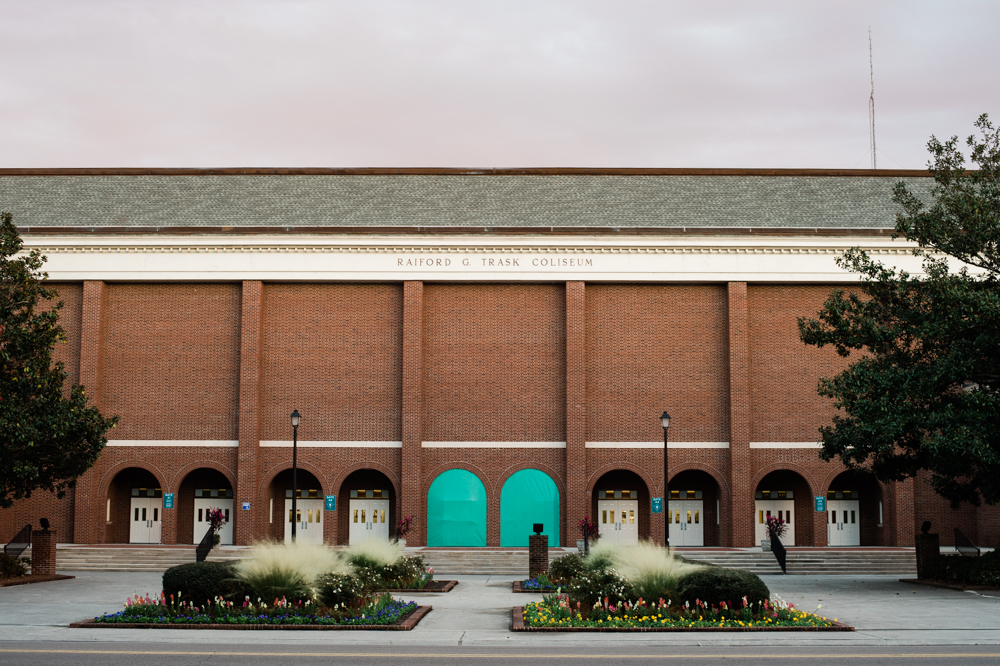 The University of North Carolina at Wilmington has asked 25 private apartment complexes that frequently house students to report the names of students found to be in violation of state Covid-19 gathering restrictions. (Port City Daily photo/Mark Darrough)