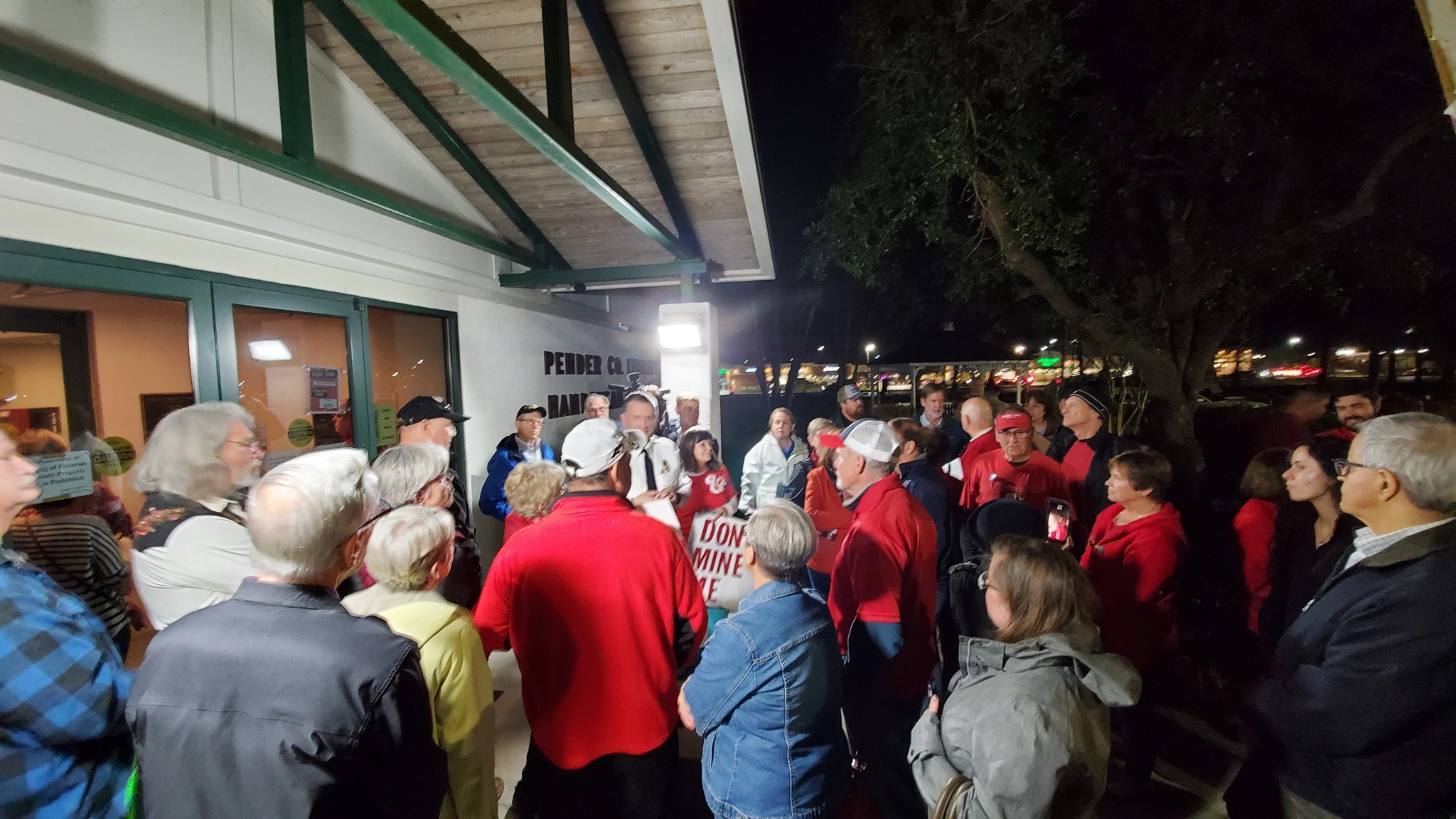 Neighbors of the Castle Bay subdivision join other Hampstead residents to protest the proposed Jamestown sand mine. (Port City Daily photo/Courtesy Chris Oh)