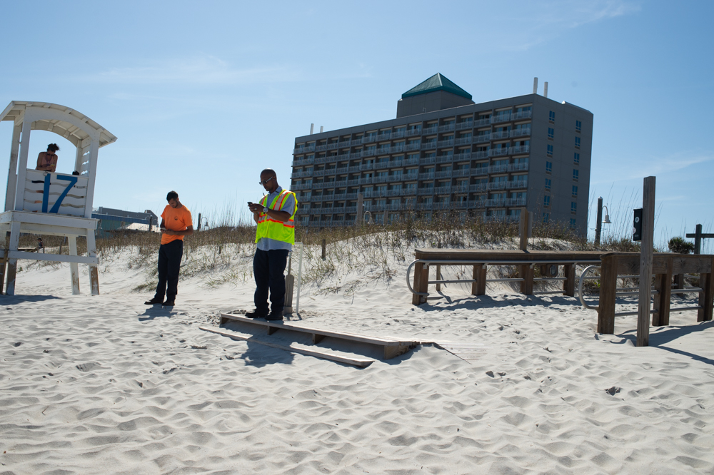A town employee on Carolina Beach Friday afternoon. (Port City Daily photo/Mark Darrough)
